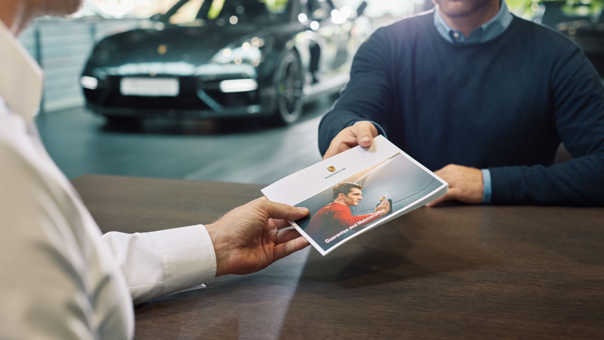 "Llena una encuesta y alimenta una esperanza" con Grupo Los Tres y Porsche.