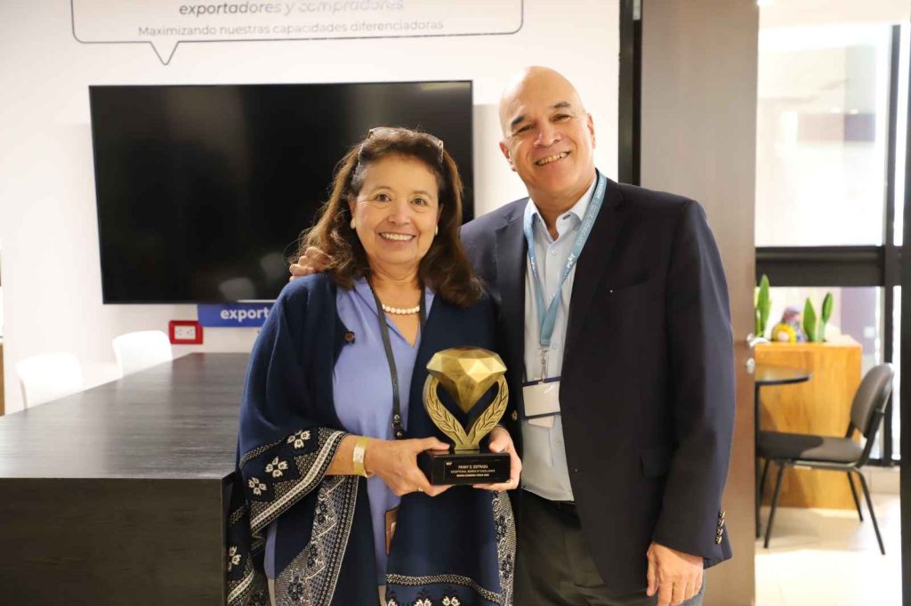 Con su reconocimiento en Ecuador, Fanny Estrada reafirma el papel de Guatemala como un país con talento femenino competitivo e innovador (Crédito: AGEXPORTHOY)