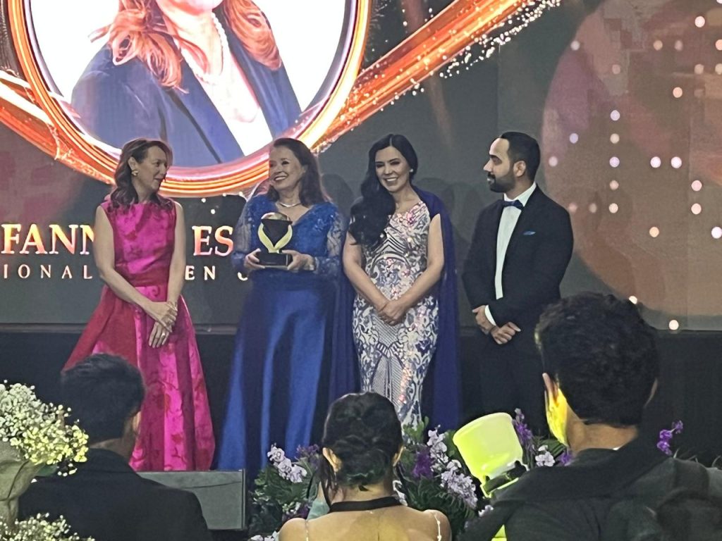 Fanny D. Estrada fue reconocida en el Women Economic Forum en Ecuador por su aporte en la promoción del desarrollo sostenible y la inclusión desde el sector exportador (Crédito: AGEXPORTHOY)