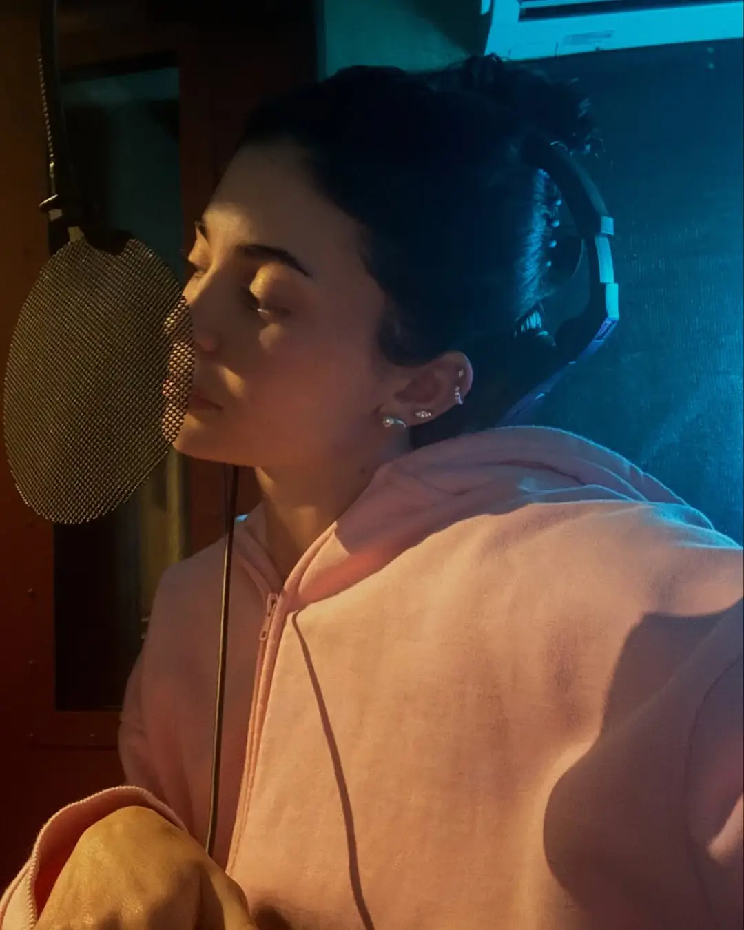 Kylie Jenner vuelve a sus raíces rebeldes y le dice adiós a la estética limpia. (Créditos: @kyliejenner)