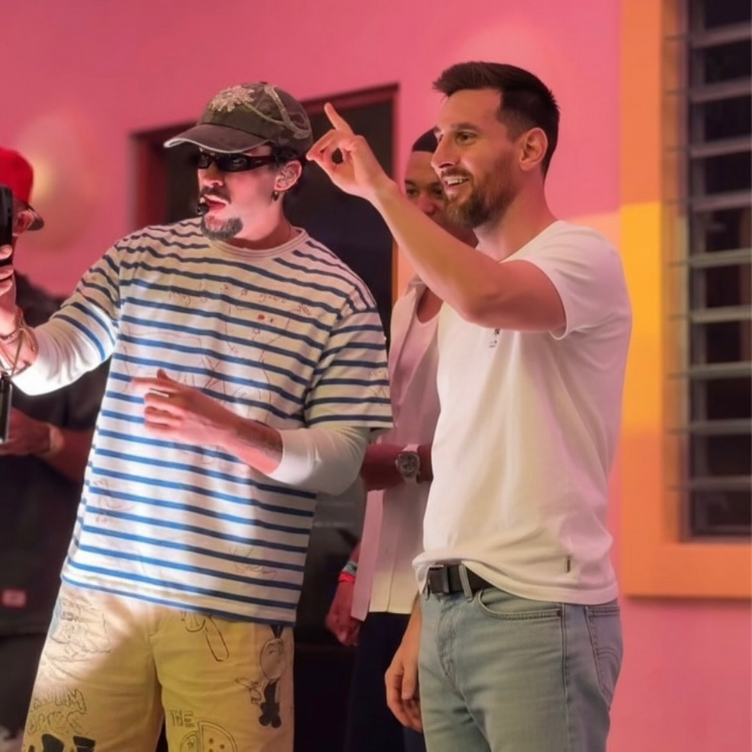 Bad Bunny hace historia al recibir el premio al Artista Latino del Siglo XXI en una noche épica llena de emociones (Crédito: badbunmy_)