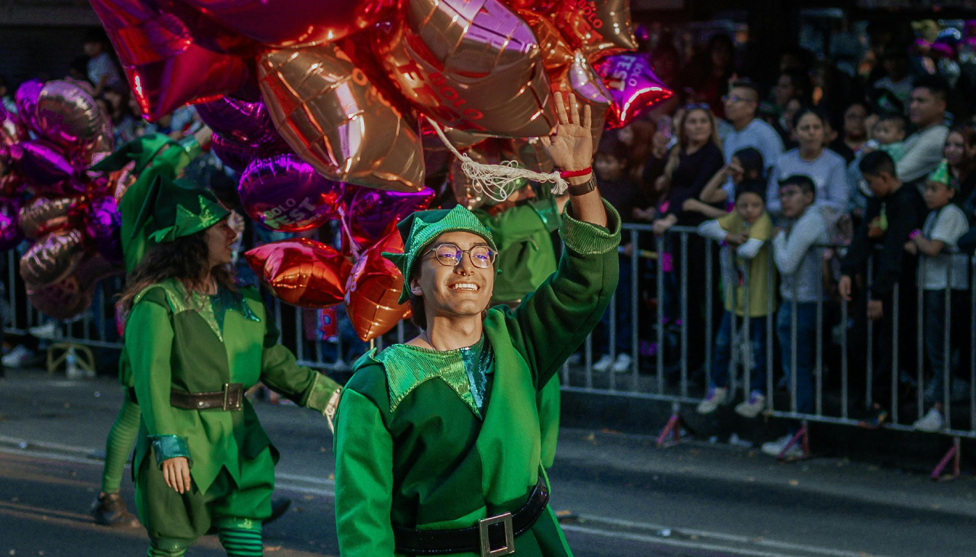 Desfile B&B, El País De Los Jóvenes (Créditos: Pexels @Osvaldo Samuel Rendon)