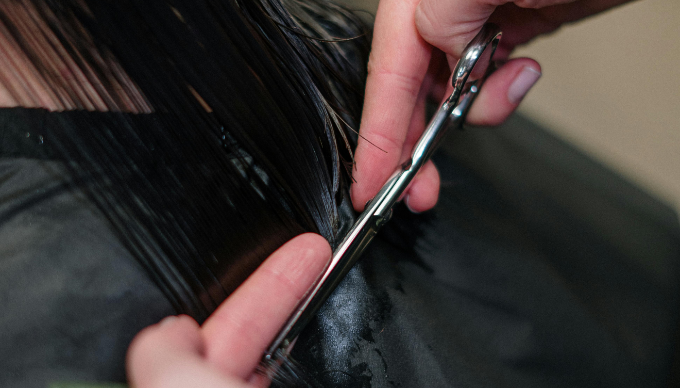 Lo que creías cierto podría estar dañando tu melena. (Créditos: Pexels @cottonbro studio)