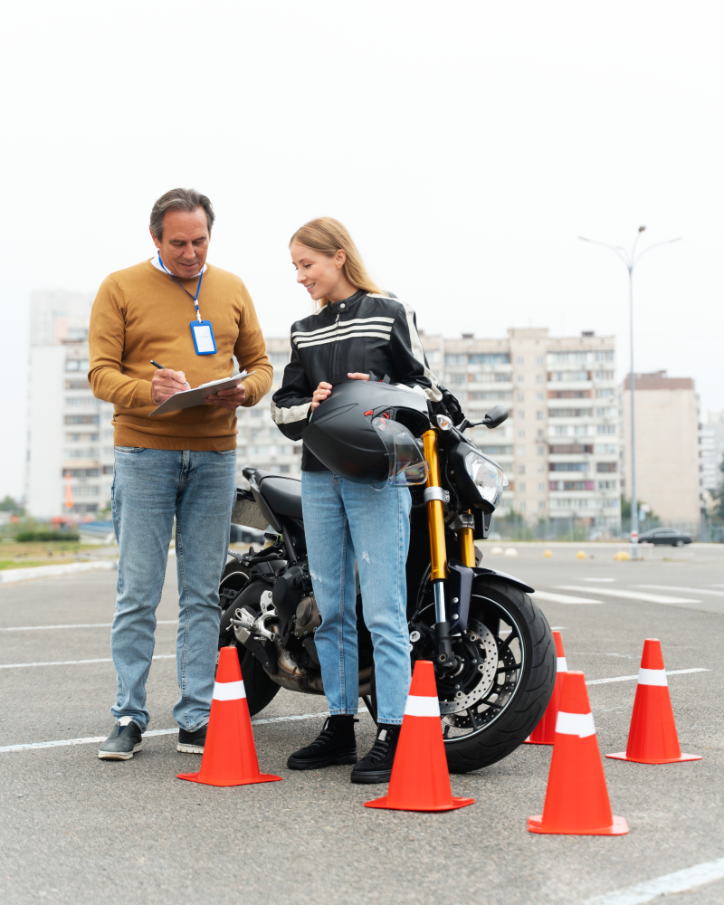ASIM impulsa educación y seguridad vial ante el auge de las motocicletas en el país (Crédito: Imagen con fines ilustrativos, Freepik).