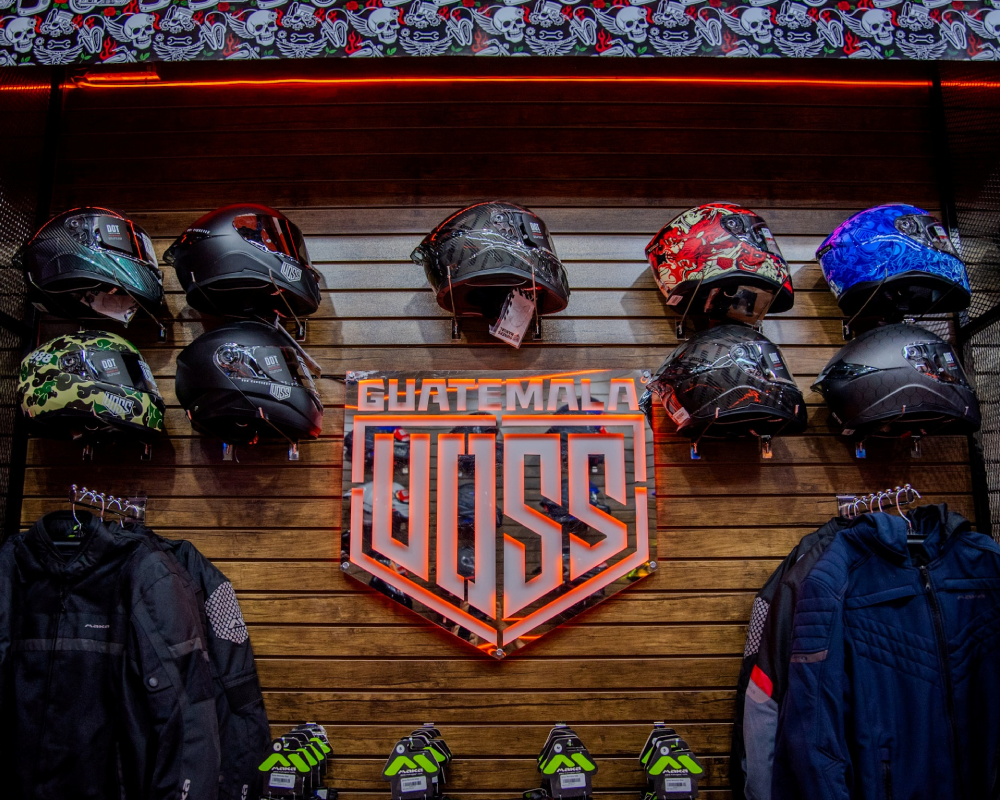 Suzuki Guatemala y Zorros Revolution Biker anunciaron una alianza comercial estratégica para la distribución de la reconocida marca de cascos VOSS (Crédito: Cortesía)