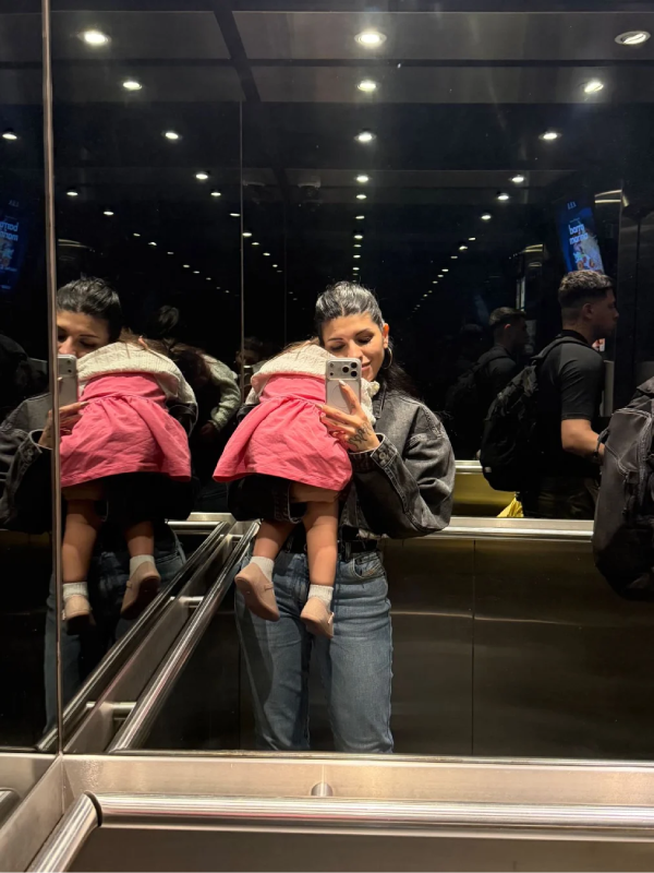 Cazzu junto a su hija Inti (Crédito: @cazzu)
