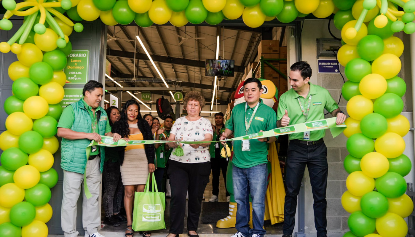 La nueva Despensa Familiar en Santa Luisa, Chinautla, acerca a las familias productos esenciales, frutas, verduras y artículos para el hogar en un espacio moderno e inclusivo (Crédito: Cortesía)