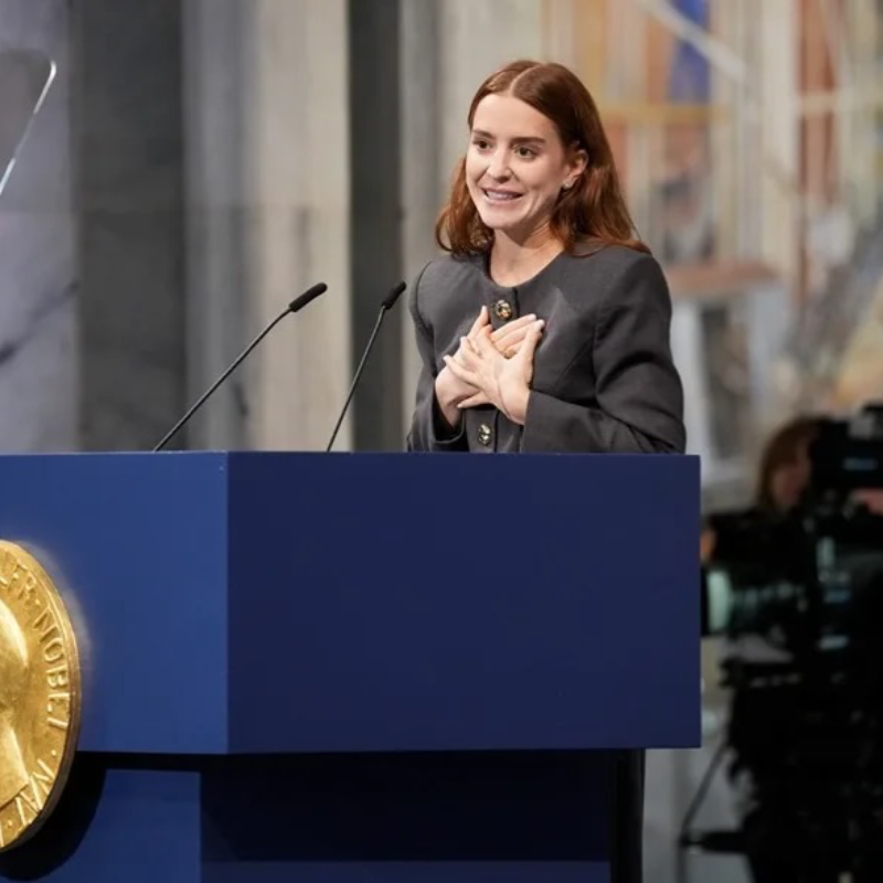 Hija de Corina Machado recibe el Nobel otorgado a su madre