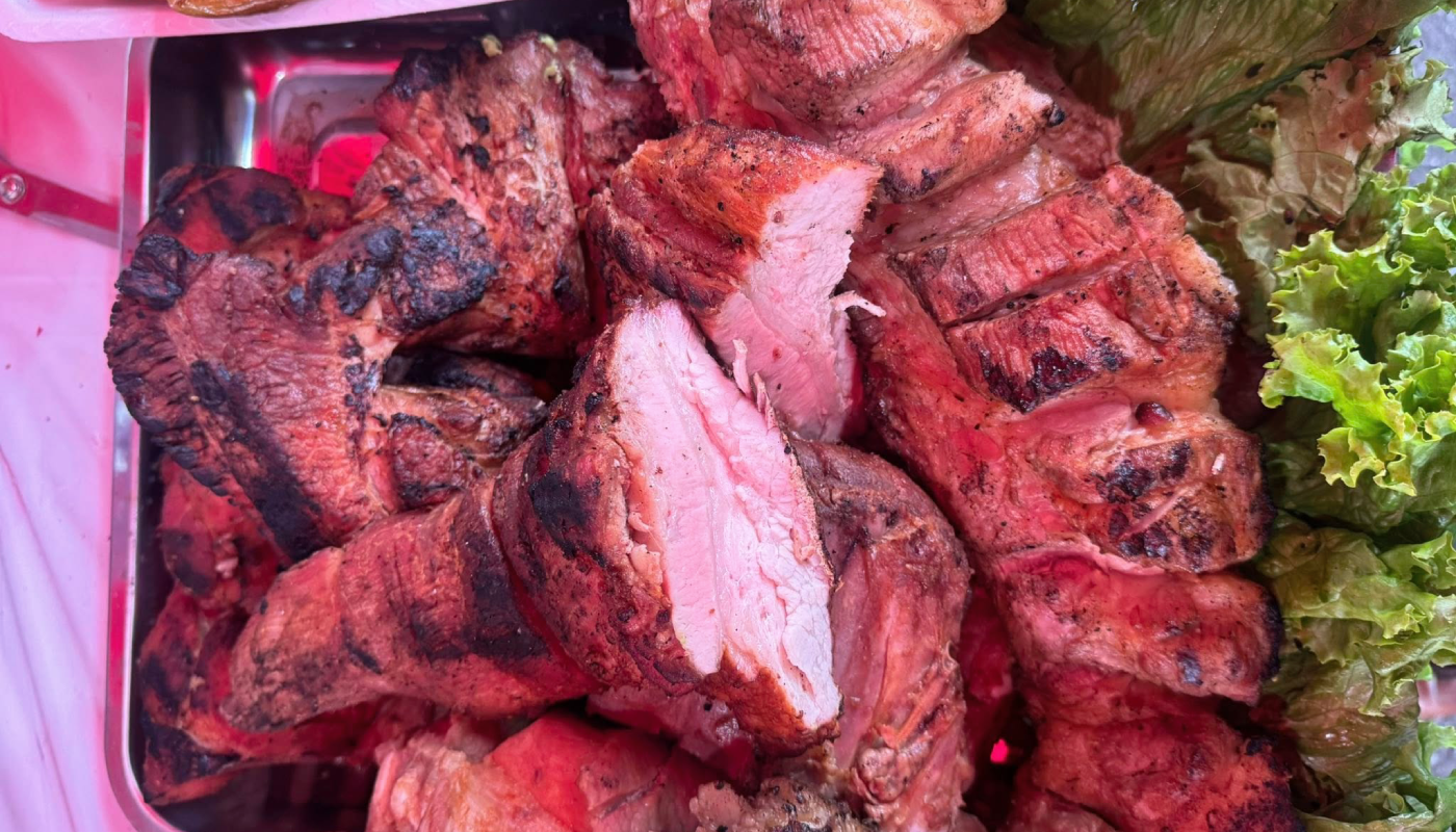 Un evento gratuito que convierte el Centro Histórico de Mixco en una fiesta gastronómica (Créditos: @Feria del Chicharrón Mixco)