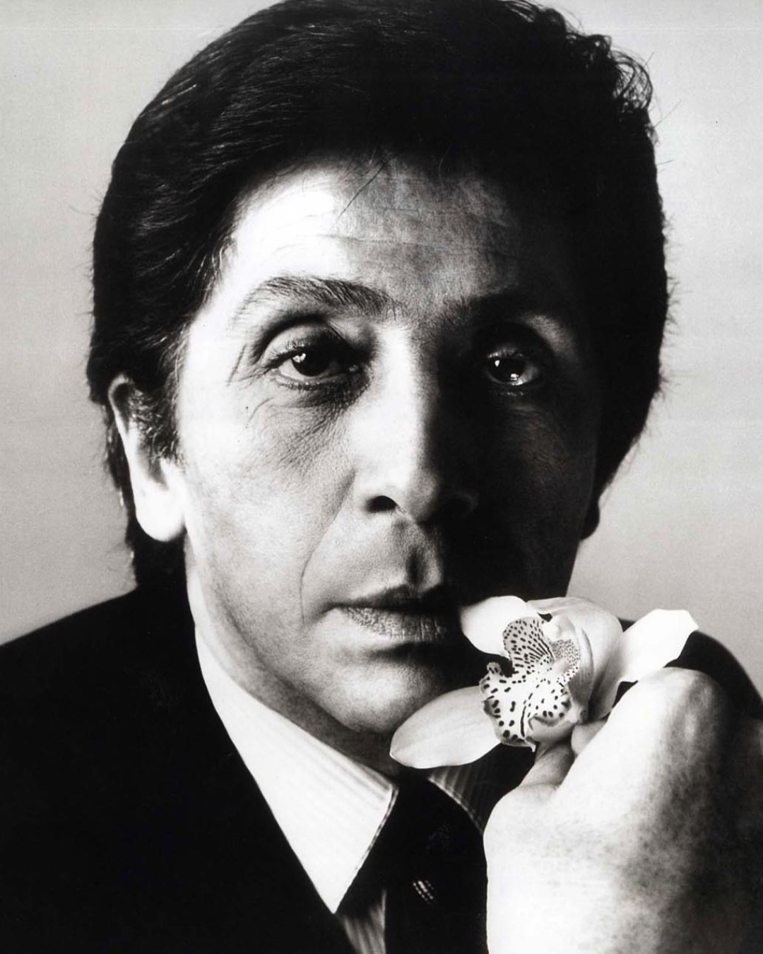 El impacto silencioso de un diseñador que cambió las reglas. (Créditos: @realmrvalentino)