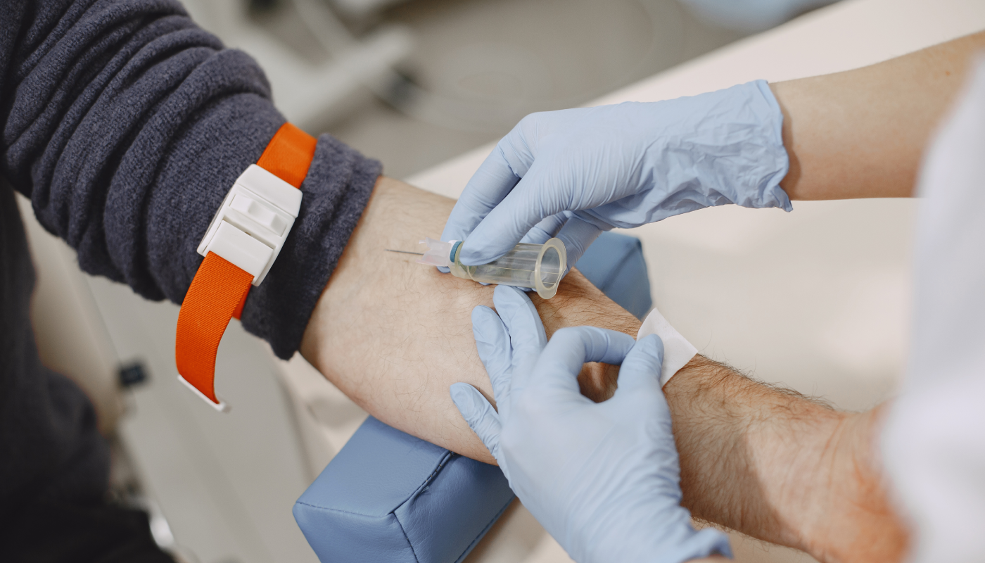 Análisis de sangre puede predecir Alzheimer hasta 4 años antes