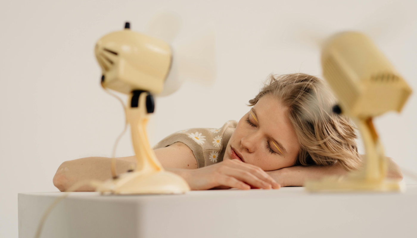 Así afecta tu cuerpo dormir toda la noche con el ventilador encendido