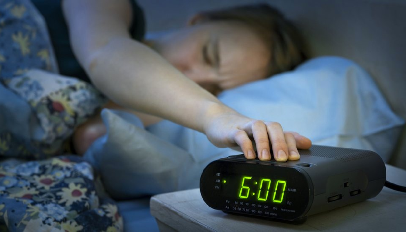 ¿Ojos abiertos a las 3:00 AM? 5 trucos científicos para volver a dormir de inmediato