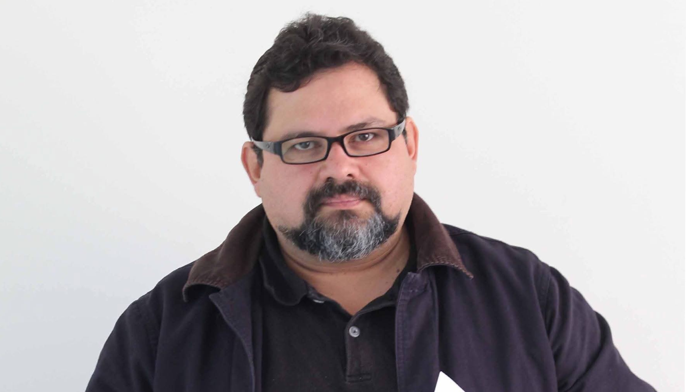 De periodista a referente de la novela negra en Guatemala. (Créditos: @franciscoalejandro.mendez)