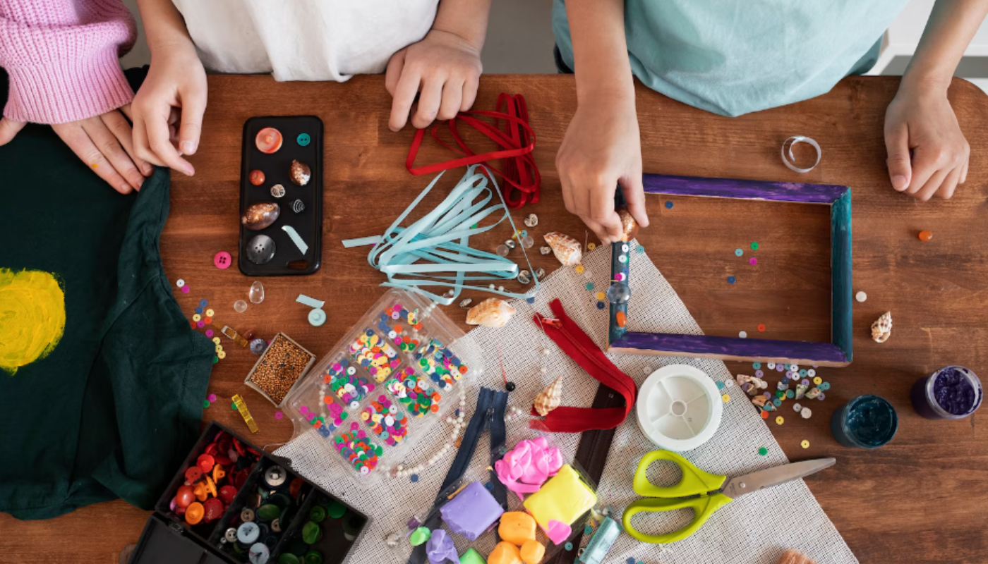 Enseñar a transformar basura en creatividad