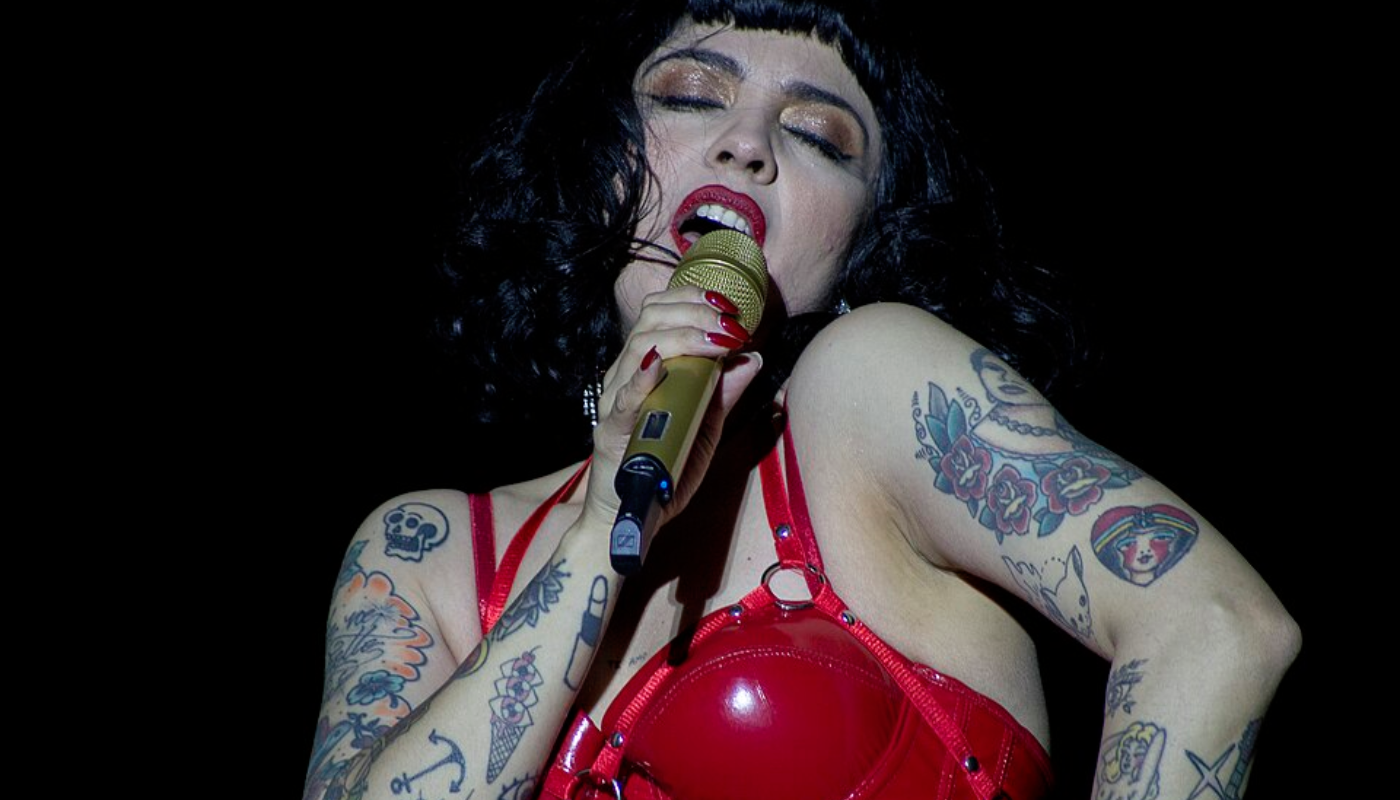 Mon Laferte: la dolorosa historia que marcó su vida antes del éxito