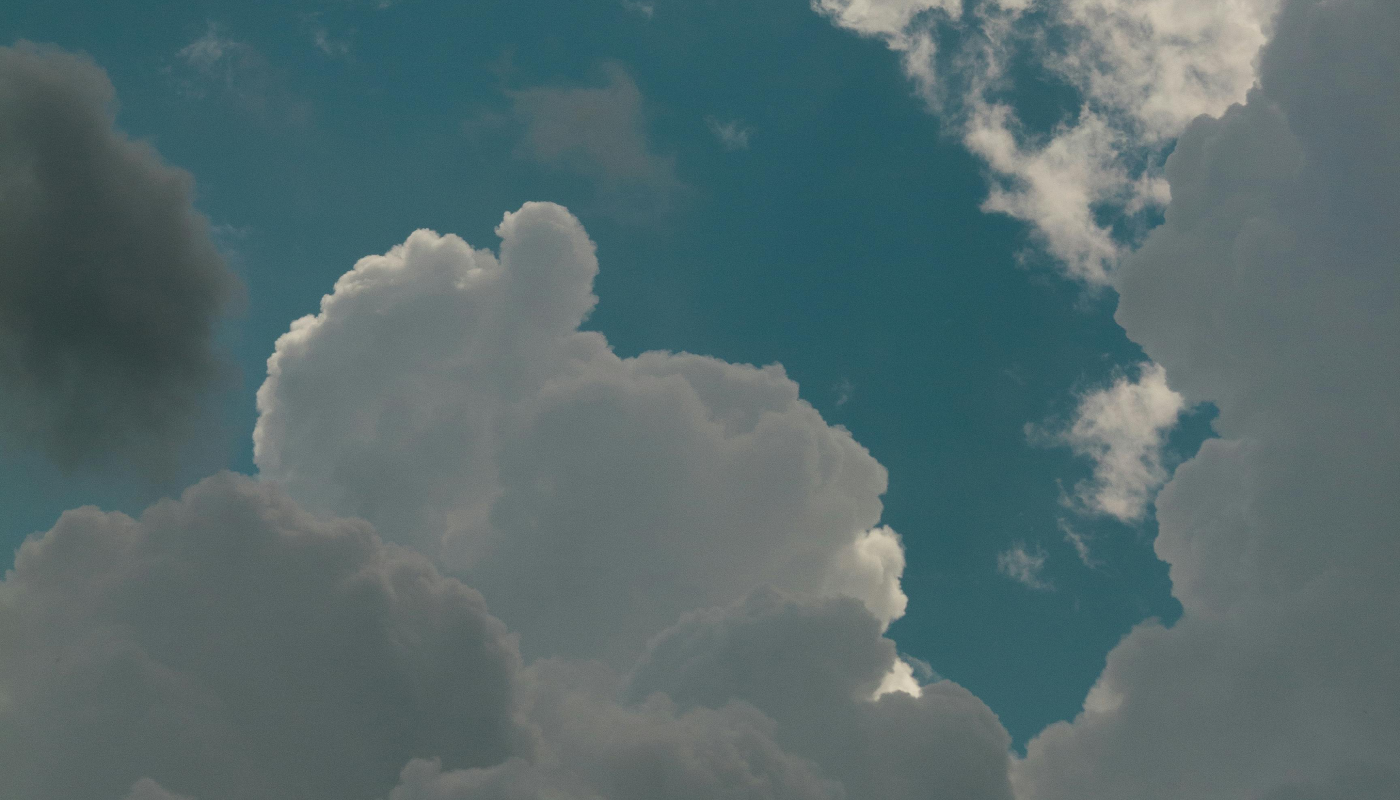 El peso oculto de una nube que parece ligera