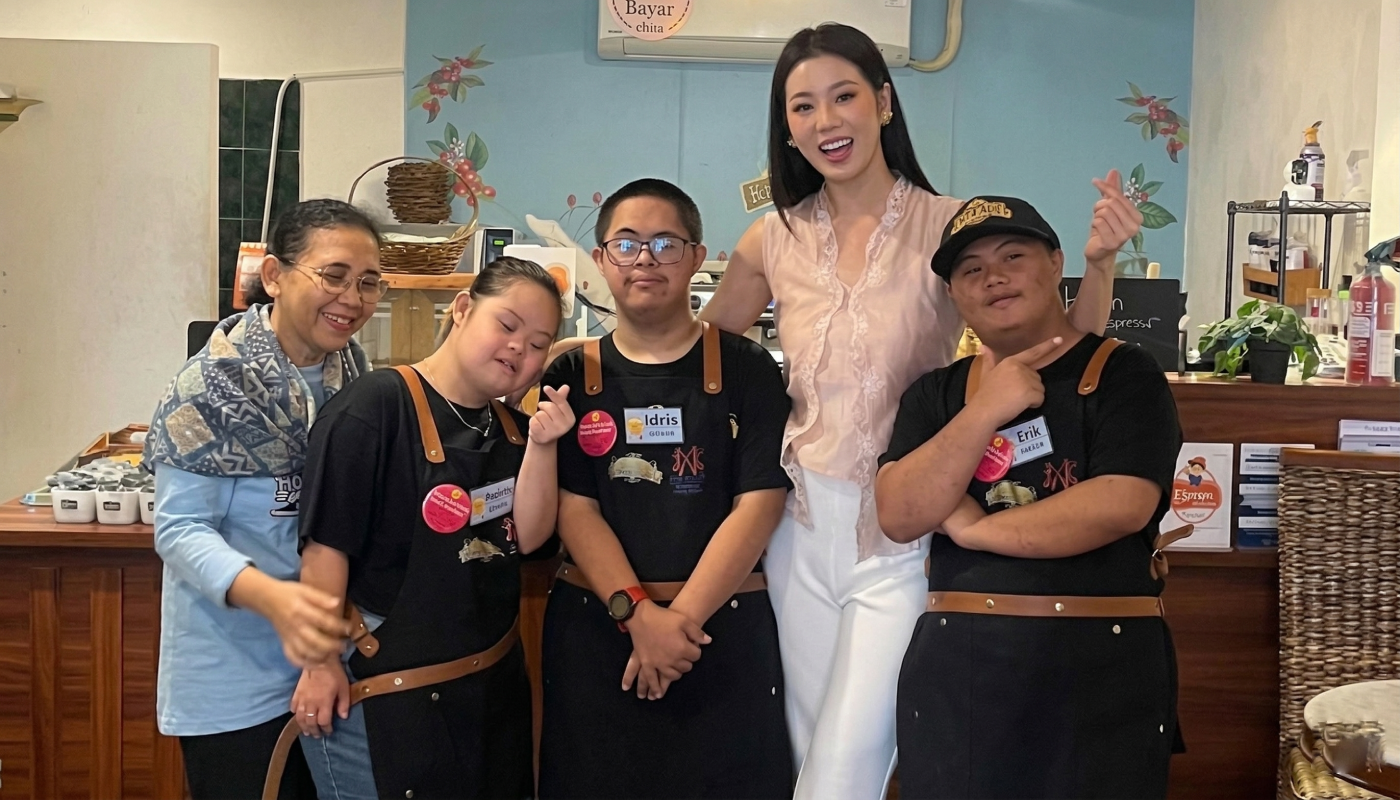 “Cafetería en Asia Inspira al Emplear a Personas con Síndrome de Down”