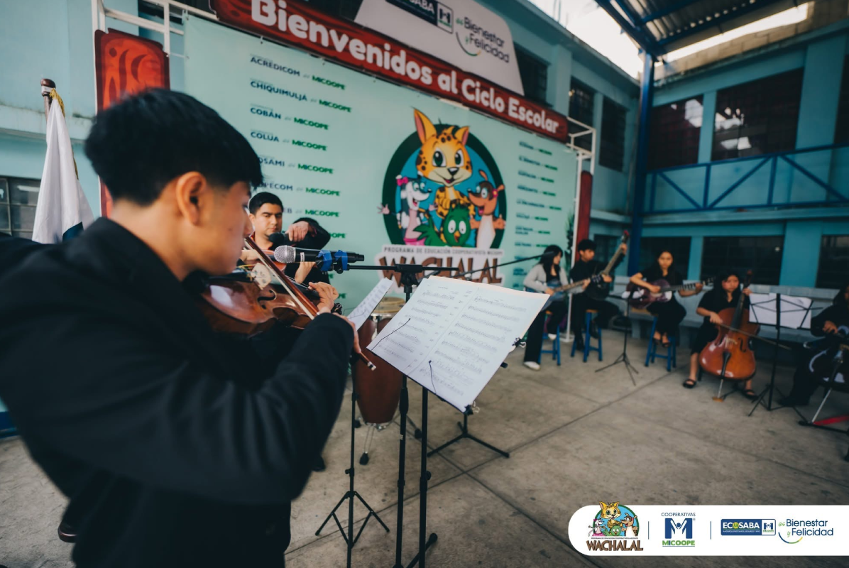 El Sistema MICOOPE, a través de Cooperativa Ecosaba, dio inicio oficialmente al ciclo escolar 2026 del Programa Educativo WACHALAL. Así, reafirma su compromiso con la formación integral de niños y jóvenes guatemaltecos mediante la educación cooperativista.
(Crédito: Cortesía)