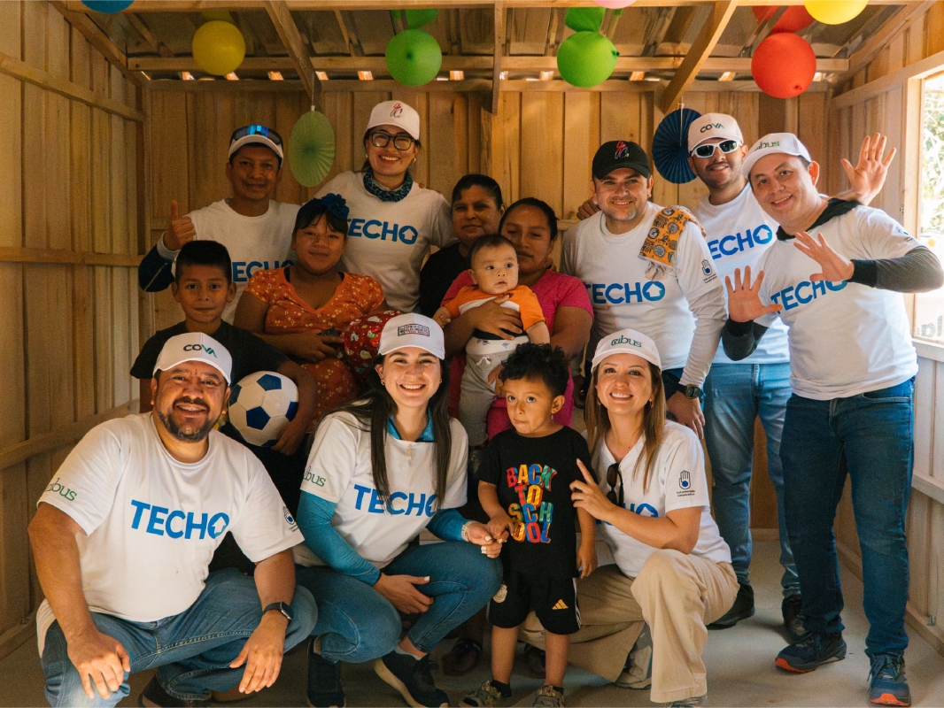 Gracias al McDía Feliz 2025, McDonald’s y TECHO construyen viviendas en Villa Canales