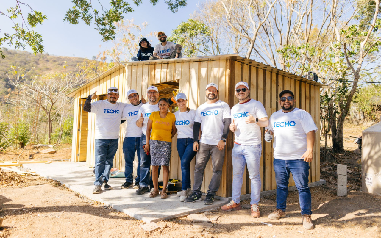 Gracias al McDía Feliz 2025, McDonald’s y TECHO construyen viviendas en Villa Canales