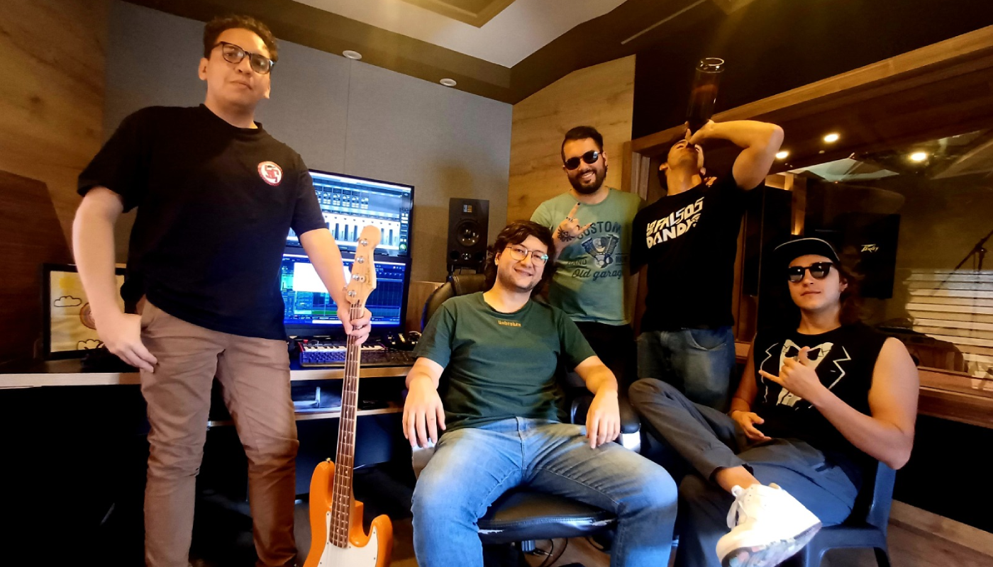 Los Falsos Dandys lanzan 'Stupid Vision Pro', una crítica a la IA